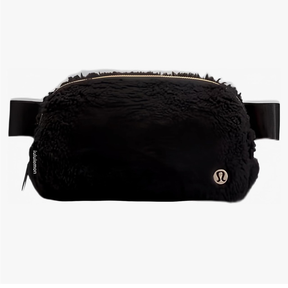 Lululemon Everywhere Fleece Belt Bag crossbody Fanny pack black